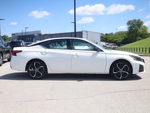 Certified 2025 Nissan Altima 2.5 SR FWD image 4