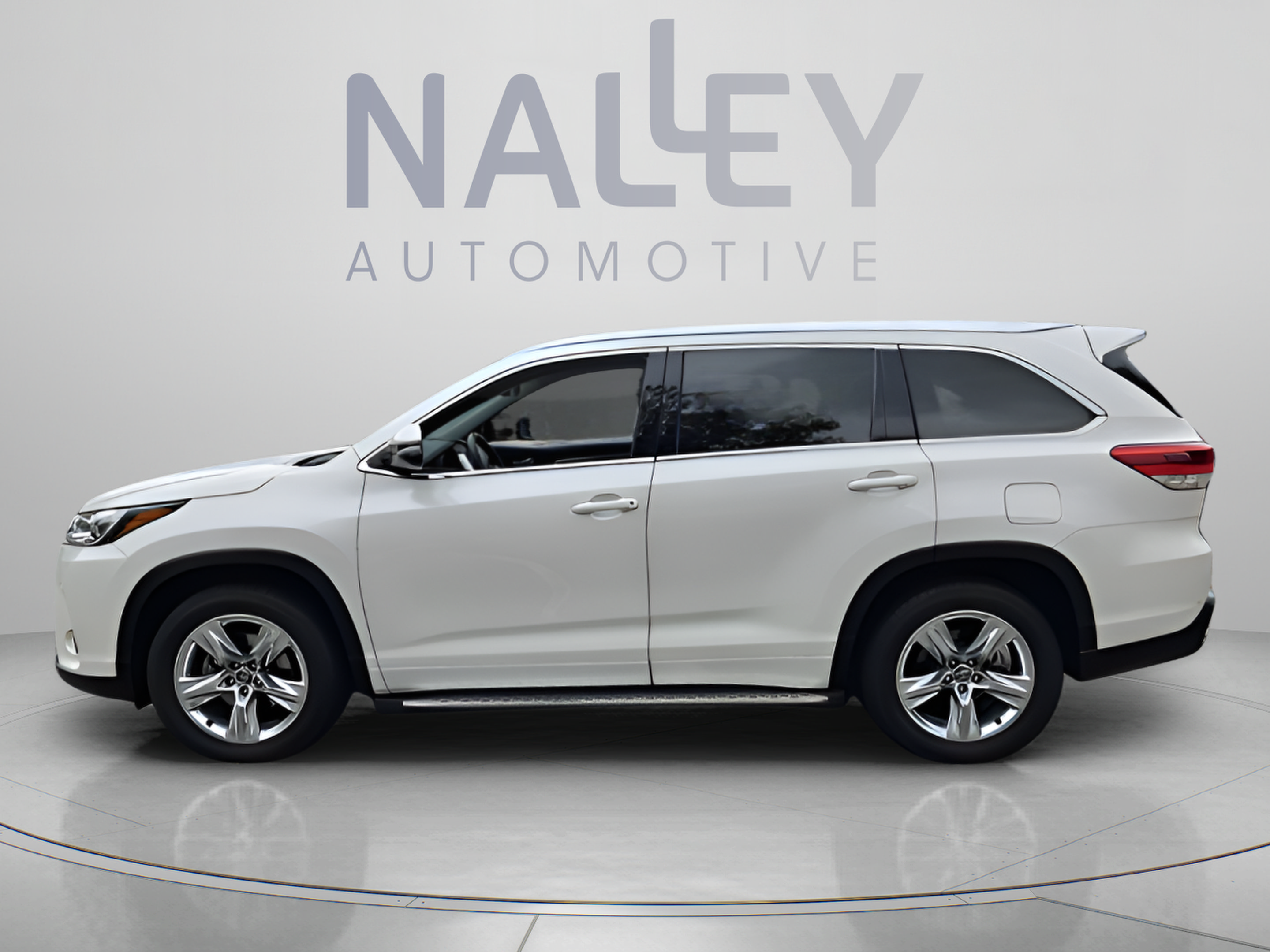 Used 2019 Toyota Highlander Limited FWD image 2