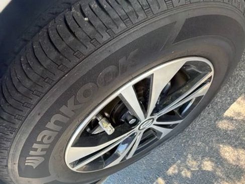 Used 2023 Nissan Sentra SV FWD image 14