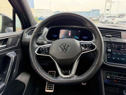 Used 2022 Volkswagen Tiguan SE R-Line FWD image 11