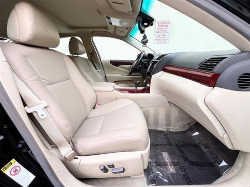 Used 2011 Lexus LS 460 w/ Comfort Pkg RWD image 9