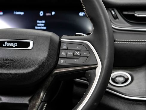 Used 2023 Jeep Grand Cherokee L Limited image 22