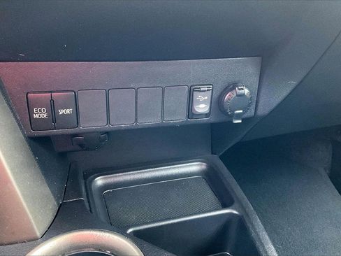 Used 2013 Toyota RAV4 XLE image 33