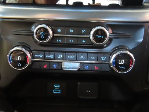 Used 2021 Ford F150 Lariat image 36