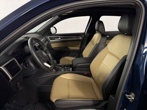 Used 2023 Volkswagen Atlas Cross Sport SE image 13