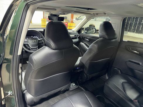 Used 2025 Toyota Highlander XLE AWD/4WD image 29