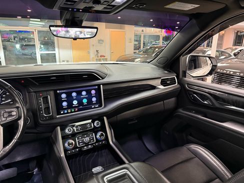 Used 2021 GMC Yukon XL Denali w/ Denali Premium Package image 12