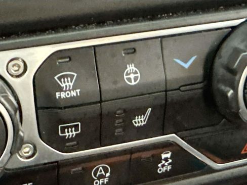 Used 2022 Jeep Gladiator Sport AWD/4WD image 3