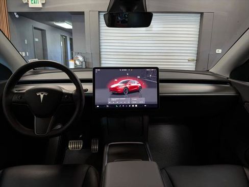 Used 2022 Tesla Model Y Performance image 14