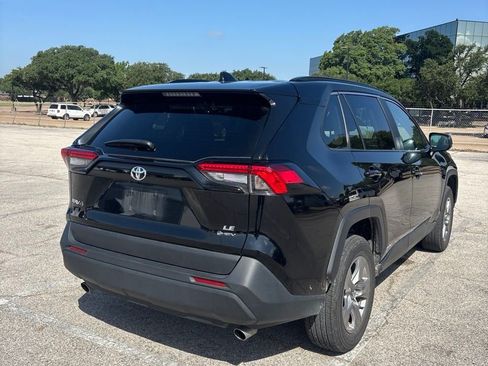 Used 2025 Toyota RAV4 LE AWD/4WD image 4