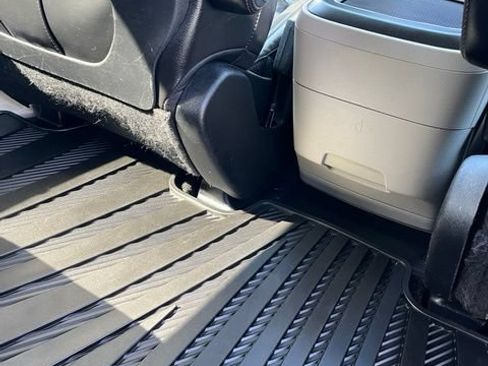 Used 2020 Chrysler Pacifica Touring-L Plus FWD image 8