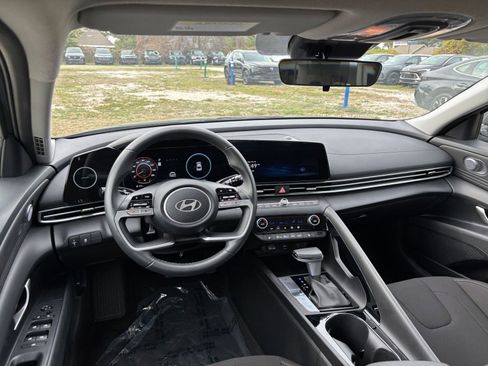 Used 2025 Hyundai Elantra SEL image 34