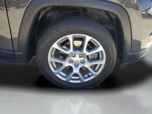 Used 2024 Jeep Compass Latitude image 6