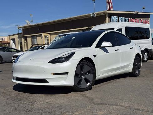 Used 2023 Tesla Model 3 Standard Range image 2