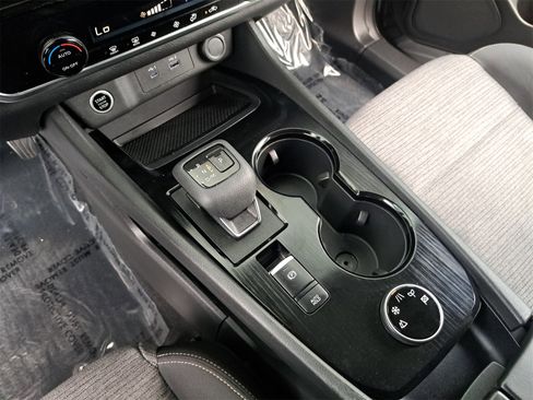 Used 2021 Nissan Rogue SV image 24