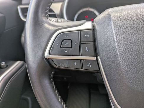 Used 2023 Toyota Highlander XLE AWD/4WD image 28