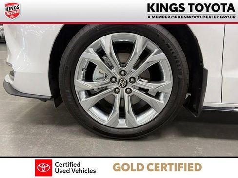 Certified 2024 Toyota Sienna Platinum FWD image 28