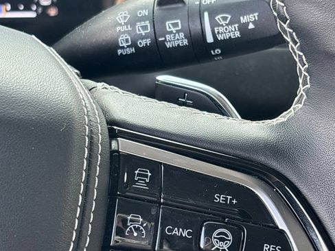 Certified 2022 Jeep Grand Cherokee L Overland w/ Advanced Protech Group III AWD/4WD image 17