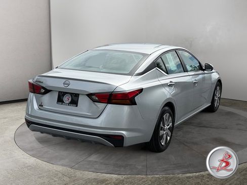 Used 2023 Nissan Altima 2.5 S FWD image 7