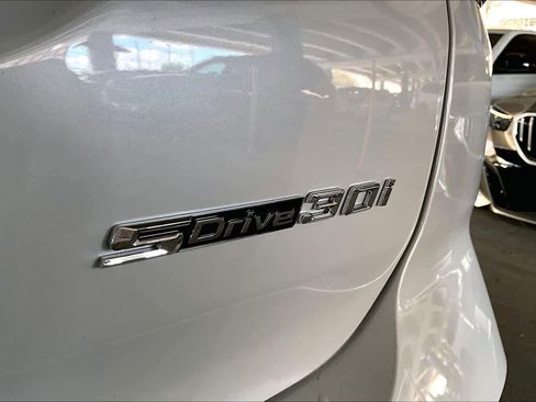 Used 2023 BMW X3 sDrive30i w/ Premium Package image 9