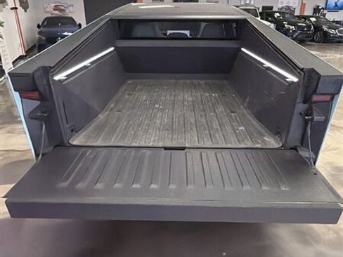 Used 2024 Tesla Cybertruck AWD Crew Cab image 33