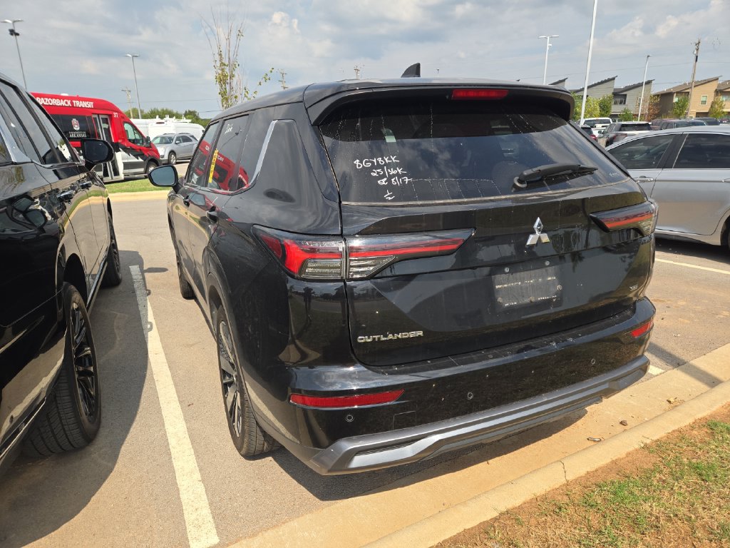 Used 2025 Mitsubishi Outlander SE AWD/4WD image 2