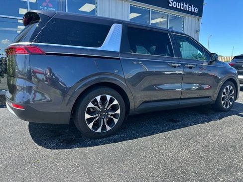 Used 2023 Kia Carnival EX FWD image 6