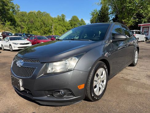 Used 2013 Chevrolet Cruze LS FWD image 1