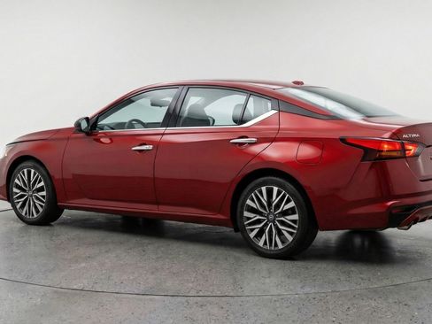 Used 2025 Nissan Altima 2.5 SV image 6