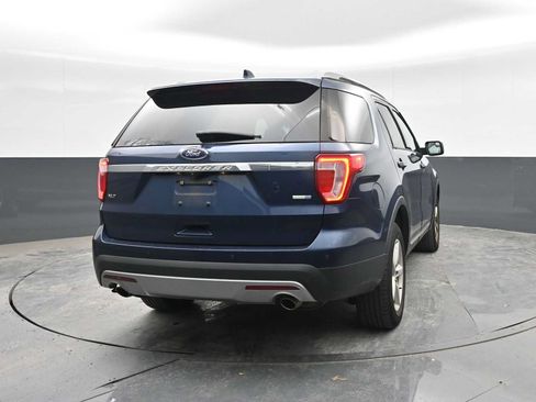 Used 2016 Ford Explorer XLT w/ Equipment Group 202A AWD/4WD image 10