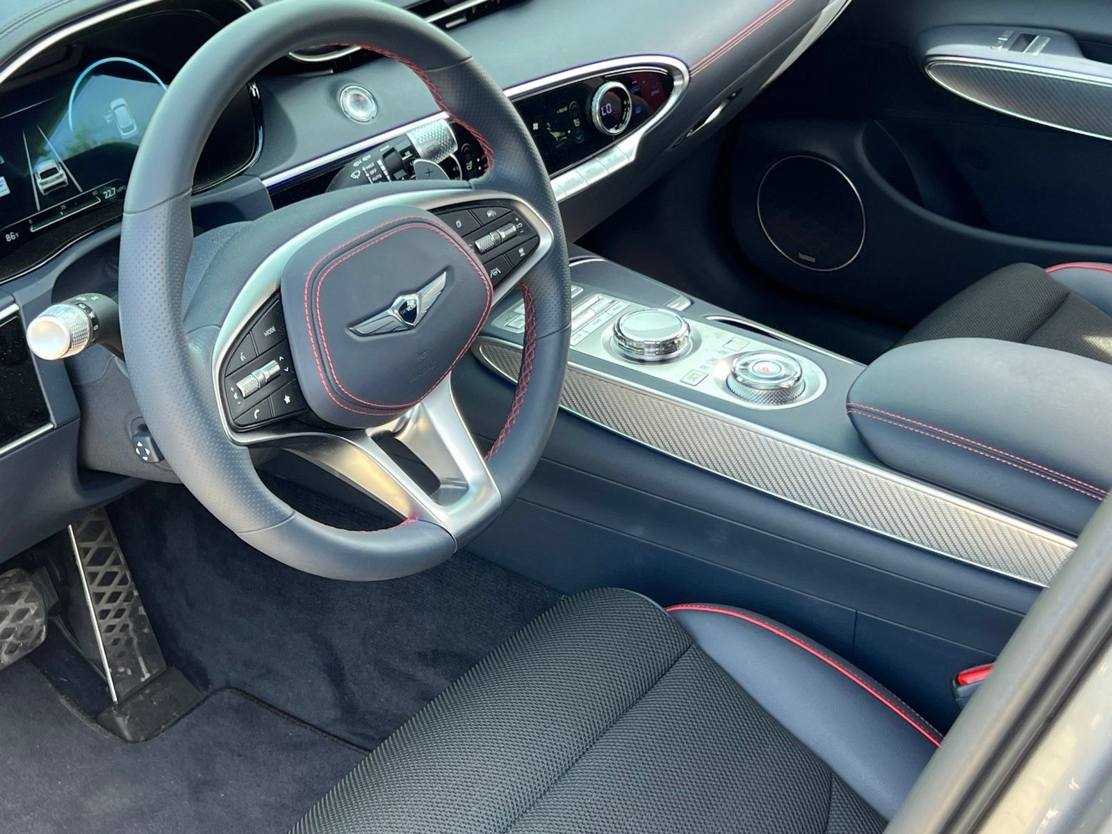 Used 2023 Genesis GV70 2.5T w/ Sport Prestige Package AWD/4WD image 4
