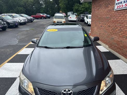 Used 2011 Toyota Camry SE w/ SE Extra-Value Pkg #1 FWD image 7