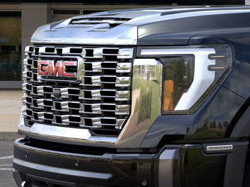 New 2026 GMC Sierra 3500 Denali AWD/4WD image 15