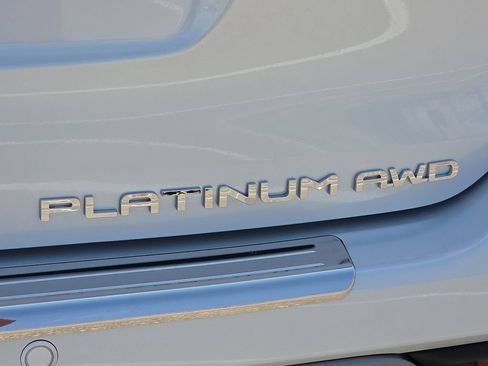 New 2026 Toyota Highlander Platinum AWD/4WD image 12