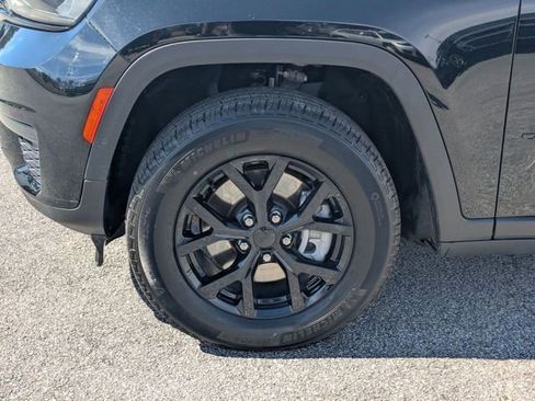 Used 2024 Jeep Grand Cherokee L Altitude image 13