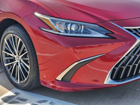 Used 2025 Lexus ES 300h w/ Premium Package image 5