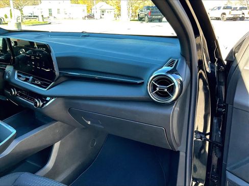 Used 2025 Chevrolet Equinox LT image 13