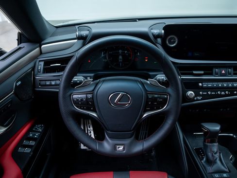 Used 2025 Lexus ES 300h FWD image 11
