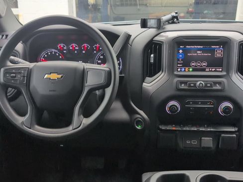 Used 2024 Chevrolet Silverado 1500 Custom image 12