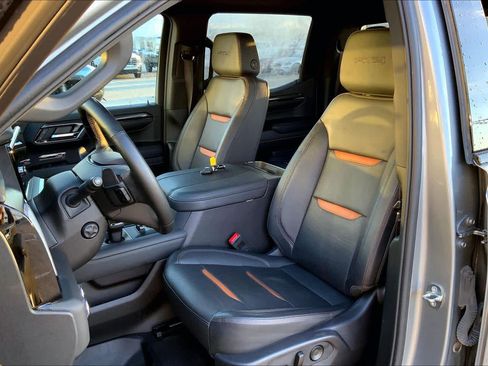 Used 2024 GMC Sierra 1500 AT4 w/ Technology Package image 8