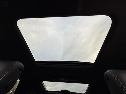 Certified 2025 Land Rover Discovery S image 31