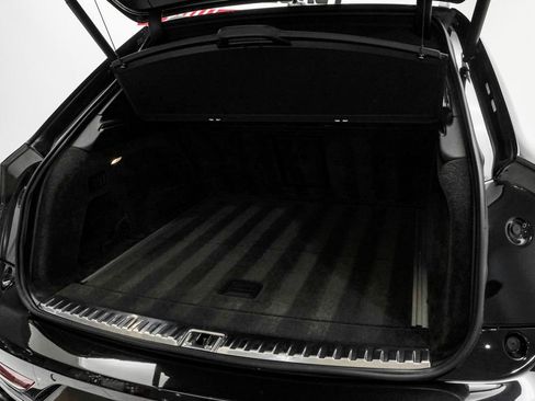 Used 2023 Bentley Bentayga Extended Wheelbase AWD/4WD image 52
