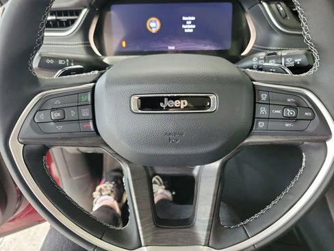 New 2025 Jeep Grand Cherokee Limited w/ Black Appearance Package image 12