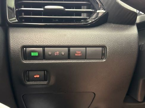 Used 2022 Nissan Sentra SR w/ SR Premium Package FWD image 38