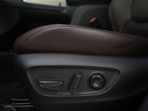 Used 2023 Toyota Sienna Platinum image 27