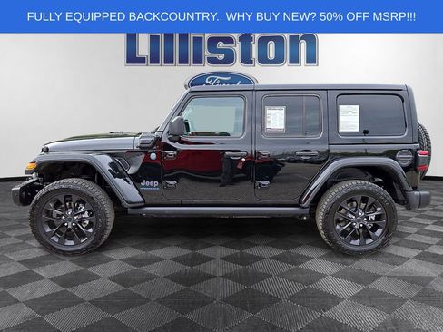Used 2025 Jeep Wrangler Unlimited Sahara AWD/4WD image 7
