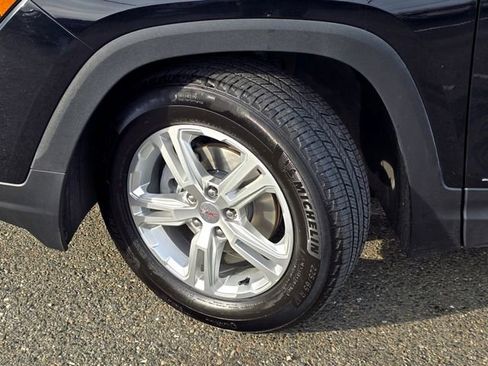 Used 2024 GMC Terrain SLE image 29