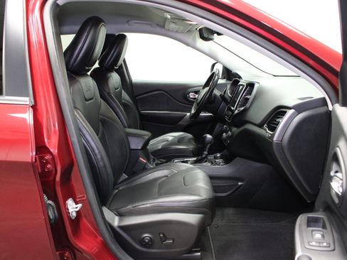 Used 2019 Jeep Cherokee Limited w/ Technology Group AWD/4WD image 15