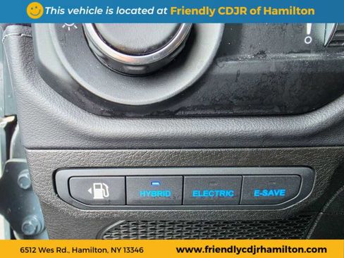 Used 2025 Jeep Wrangler Unlimited Sahara image 14