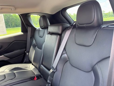 Used 2021 Jeep Cherokee Latitude Lux FWD image 28